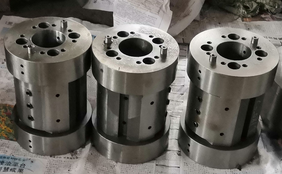HR400雙級(jí)活塞推料離心機(jī)活塞