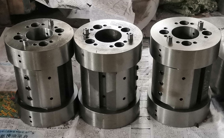 HR400雙級(jí)活塞推料離心機(jī)活塞